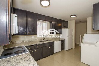 661 Greenbriar Townhouse Way in Las Vegas, NV - Building Photo - Building Photo