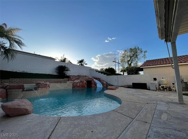 2289 Surrey Meadows Ave in Henderson, NV - Building Photo - Building Photo