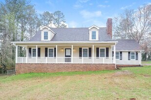 17 Crepe Myrtle Dr in Newnan, GA - Building Photo