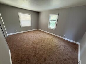 2111 Old Paris Rd in Lexington, KY - Building Photo - Building Photo