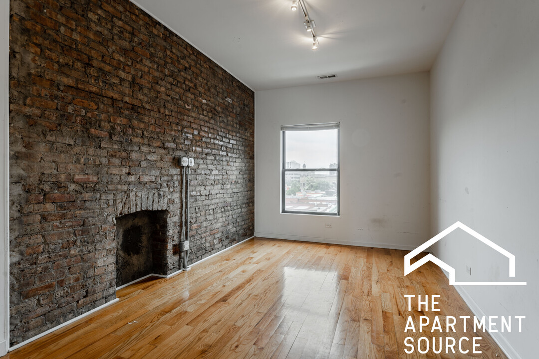 1212 W Foster Ave, Unit 1B in Chicago, IL - Building Photo