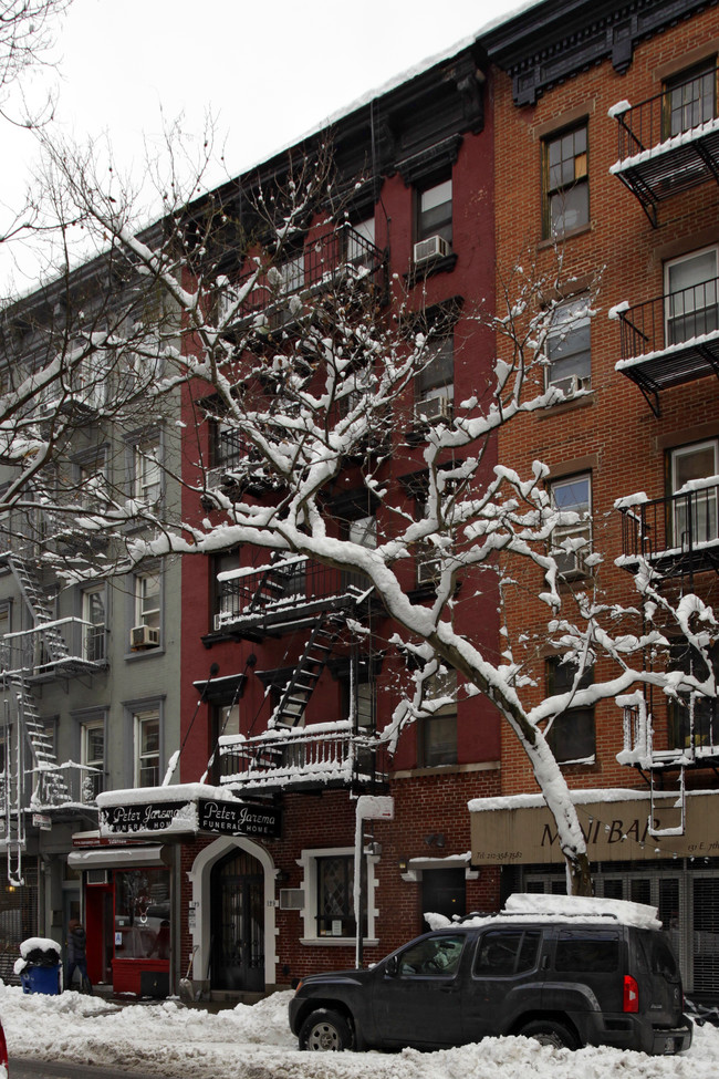 129 E 7th St in New York, NY - Building Photo - Building Photo