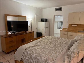 26 Diplomat Pkwy in Hallandale Beach, FL - Foto de edificio - Building Photo