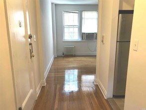 1 Ash Pl-Unit -2J in Great Neck, NY - Foto de edificio - Building Photo