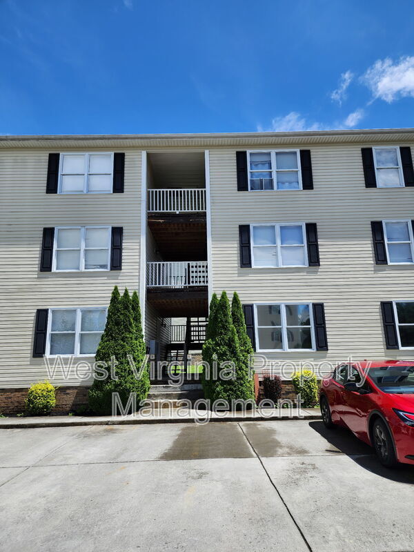 210 Cardinal Wy in Lewisburg, WV - Foto de edificio - Building Photo