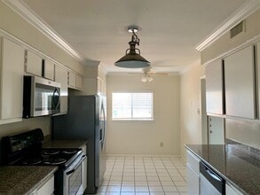 2210 Dorrington St-Unit -401 in Houston, TX - Building Photo - Building Photo