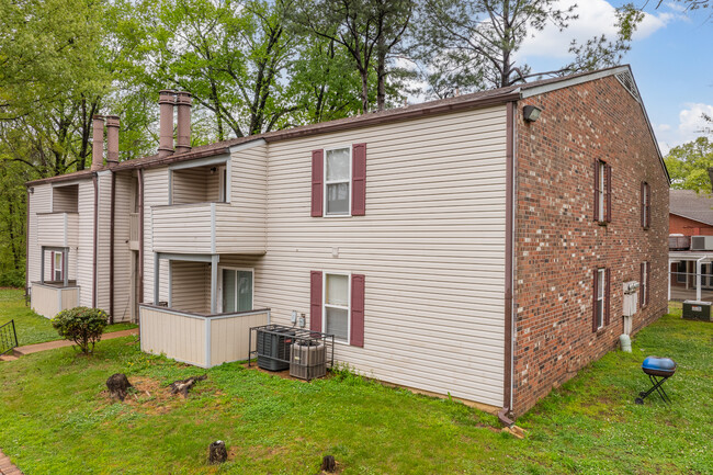 Walden Pointe in Memphis, TN - Building Photo - Building Photo