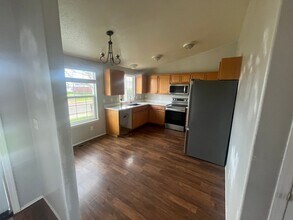 961 Waikiki St SE in Salem, OR - Building Photo - Building Photo