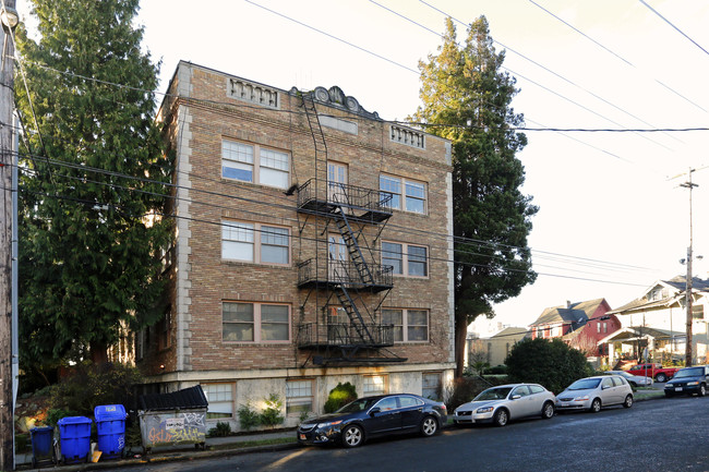 1410-1418 NE Schuyler St in Portland, OR - Building Photo - Building Photo