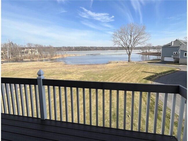 527 Mariner Dr in Bayport, MN - Building Photo - Building Photo