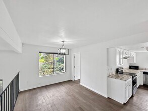 3740 La Jolla Village Dr in San Diego, CA - Building Photo - Building Photo