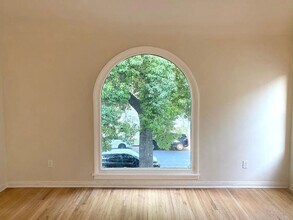 2807 Hillcrest Dr, Unit 4 in Los Angeles, CA - Building Photo - Building Photo