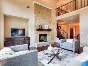 215 Reveille Rd in West Lake Hills, TX - Building Photo - Building Photo