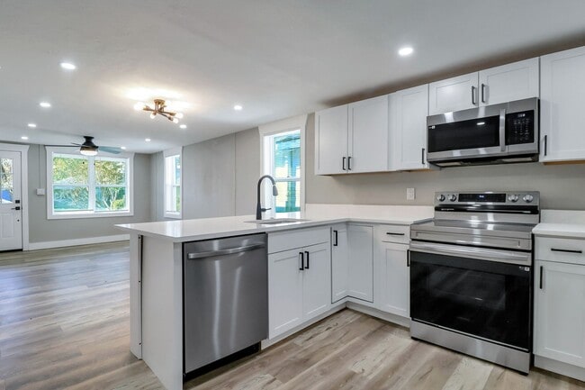 824 W 47th St in Savannah, GA - Building Photo - Building Photo