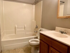 1413 Caledonia St, Unit 1413 in La crosse, WI - Foto de edificio - Building Photo