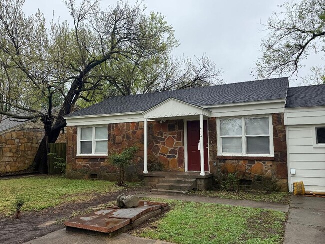 property at 412 W Himes St