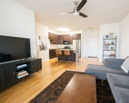 1133 W Granville Ave, Unit 17 in Chicago, IL - Building Photo