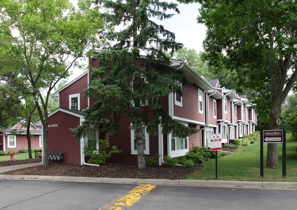 Cedar Hills Townhomes in Minnetonka, MN - Building Photo