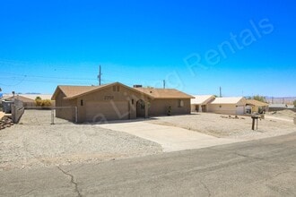 2250 Interlake Dr in Lake Havasu City, AZ - Building Photo - Building Photo