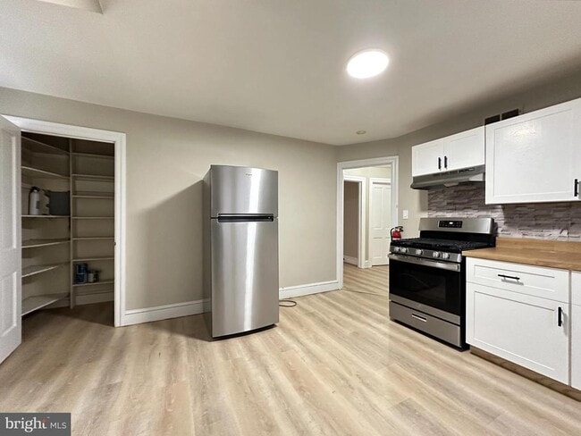 property at 1109 W James St