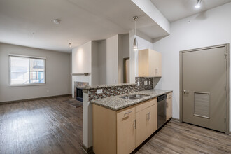 Elle West Ave in Austin, TX - Building Photo - Interior Photo