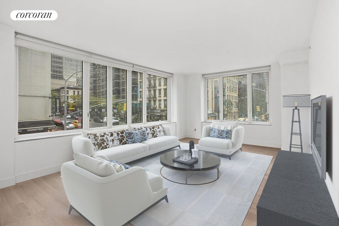 250 E 53rd St in New York, NY - Building Photo