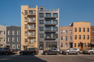 653 Metropolitan Ave in Brooklyn, NY - Building Photo - Building Photo