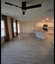 16623 Live Oak Canyon Dr in Houston, TX - Building Photo - Building Photo