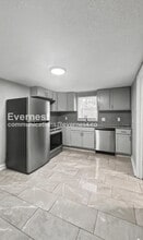 700 S Savage St in Independence, MO - Foto de edificio - Building Photo