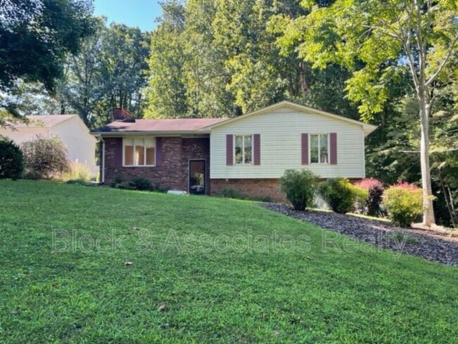 property at 846 Honeysuckle Rd