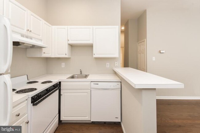 145 S 13th St in Philadelphia, PA - Building Photo - Building Photo