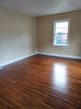 4848 Brenda Dr in Louisville, KY - Foto de edificio - Building Photo