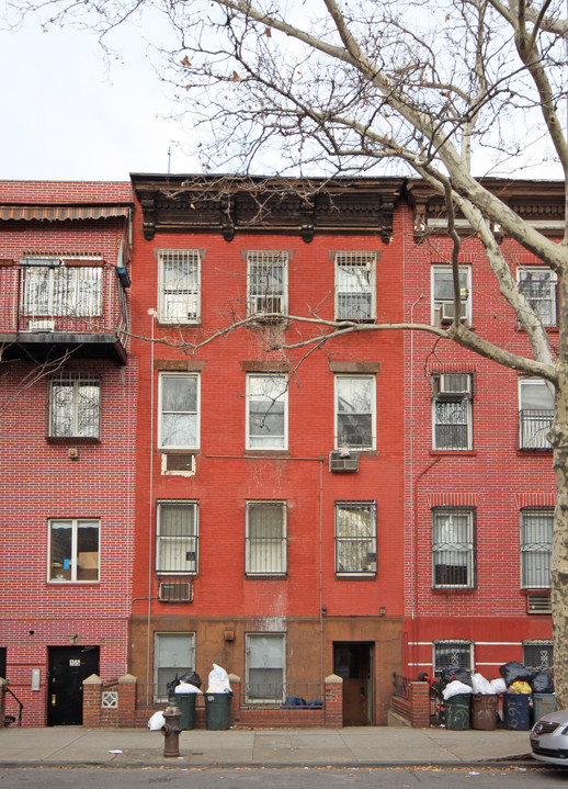 167 Taylor St in Brooklyn, NY - Building Photo