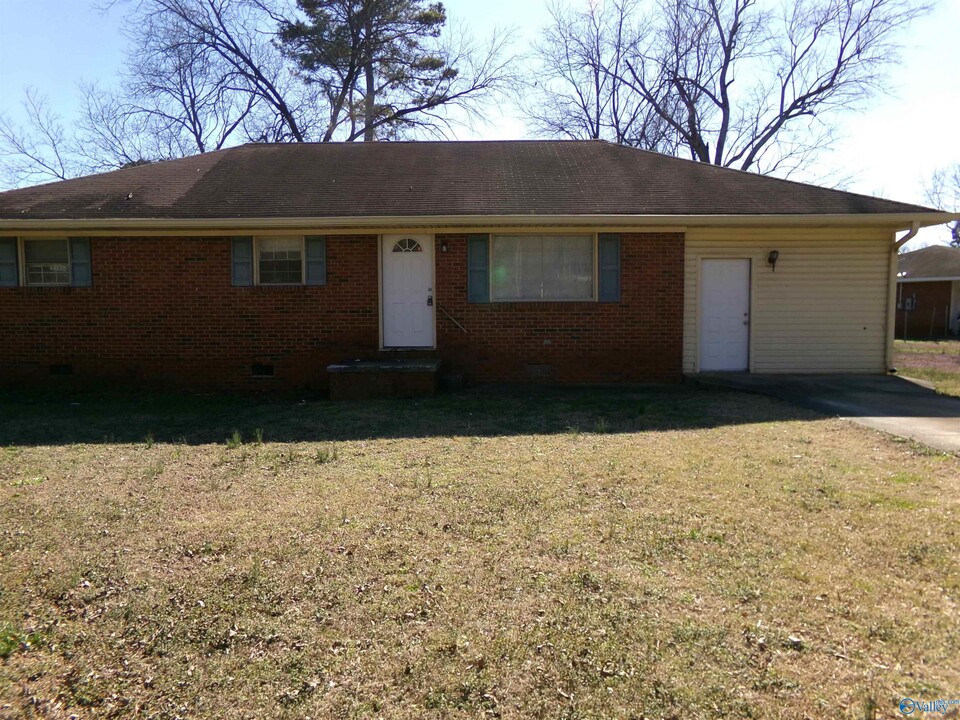 2801 Mallory Ave NW in Huntsville, AL - Building Photo