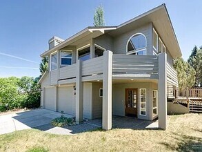 2842 NE Ocker Dr in Bend, OR - Building Photo - Building Photo
