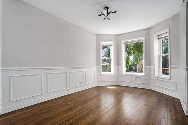 2441 N Harding Ave in Chicago, IL - Building Photo - Building Photo