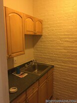 886 Huntington Ave, Unit 4 in Boston, MA - Building Photo