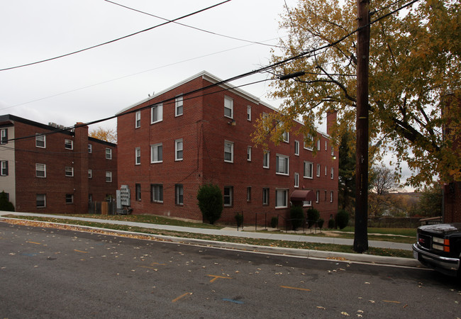 5216 Just St NE in Washington, DC - Foto de edificio - Building Photo