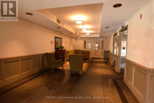 2199 Sixth Line in Oakville, ON - Building Photo - Building Photo