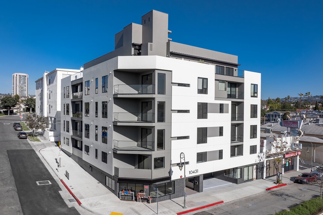10431 Santa Monica — Modern Luxury Living in Century City in Los Angeles, CA - Foto de edificio