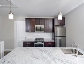 Burlington Pointe Apartments in Burlington, NJ - Foto de edificio - Building Photo