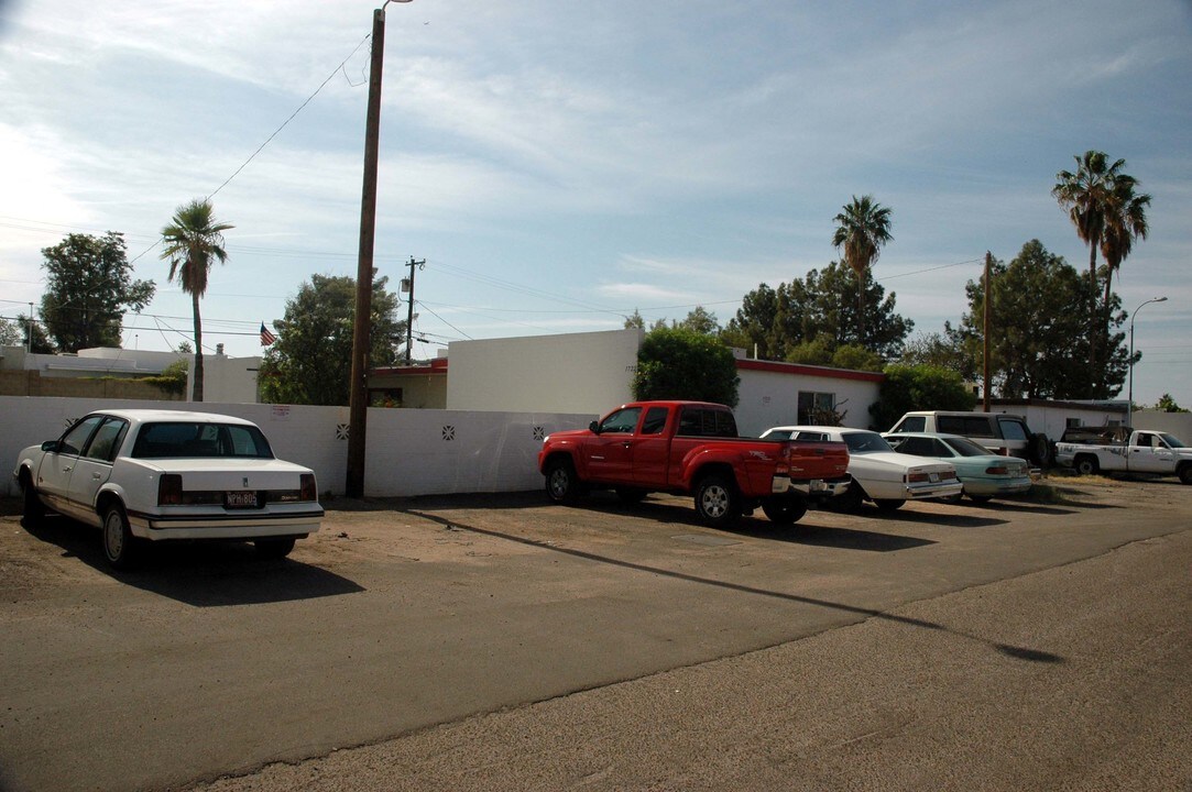 San Tome Apartments in Phoenix, AZ - Building Photo