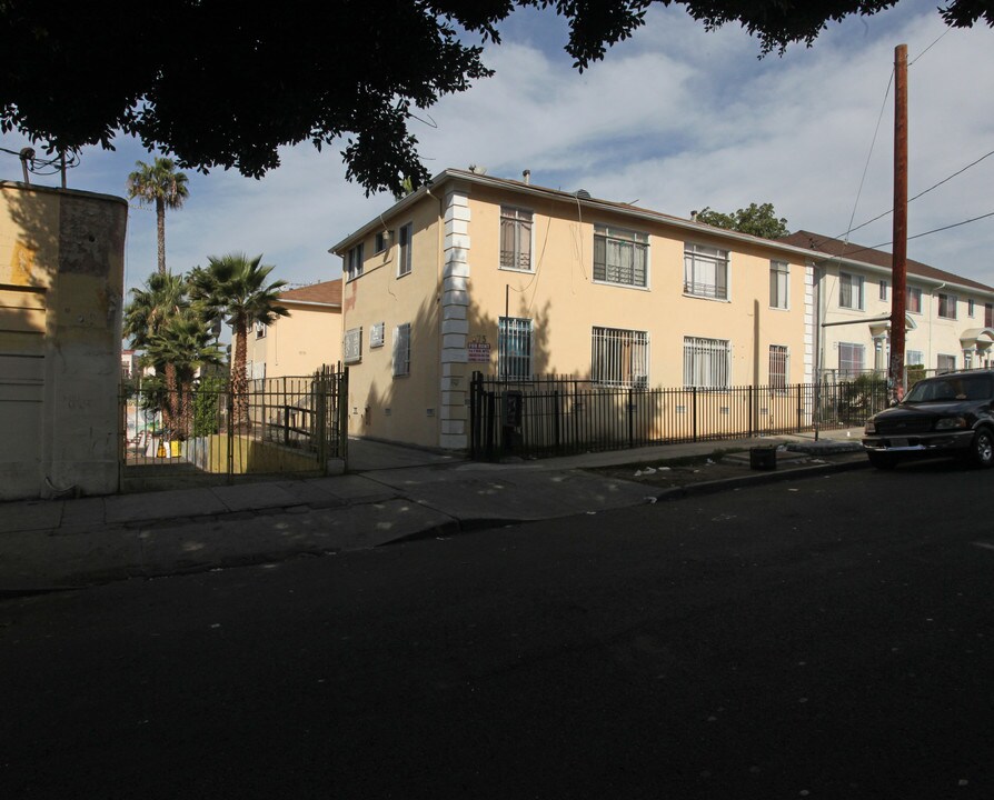 275 Witmer St in Los Angeles, CA - Building Photo