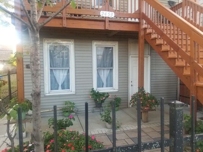 2453 W 46th Pl, Unit 1-139 in Chicago, IL - Building Photo - Building Photo