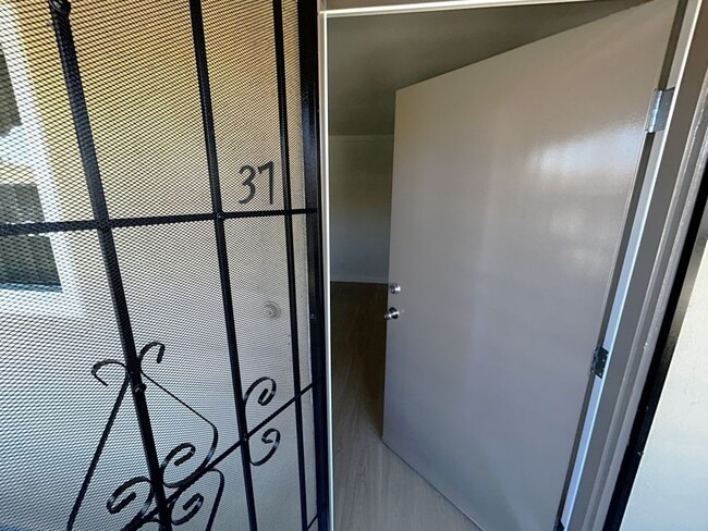 41 Normandie Ave in Los Angeles, CA - Building Photo - Building Photo