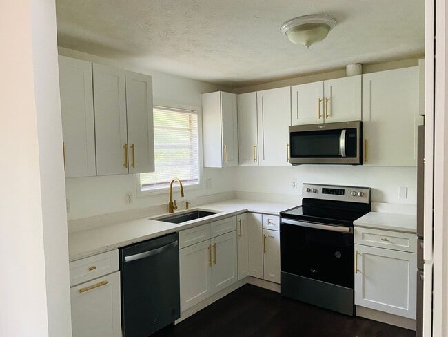 property at 3293 Abbeywood Dr