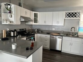 4453 Rosecrans Ave in Hawthorne, CA - Building Photo