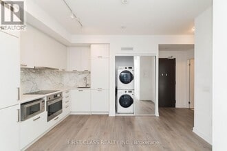 10 Honeycrisp Cres in Vaughan, ON - Building Photo - Building Photo