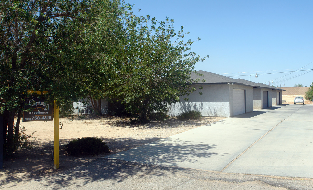 13428 Mohawk Rd in Apple Valley, CA - Building Photo