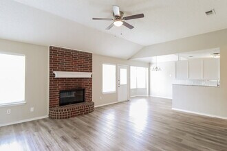 504 NE Park Meadow Ln in Burleson, TX - Building Photo - Building Photo